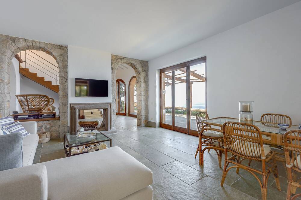 Luxuriöse Whit Pool Villa - Porto Santo Stefano in Porto Santo Stefano, Monte Argentario