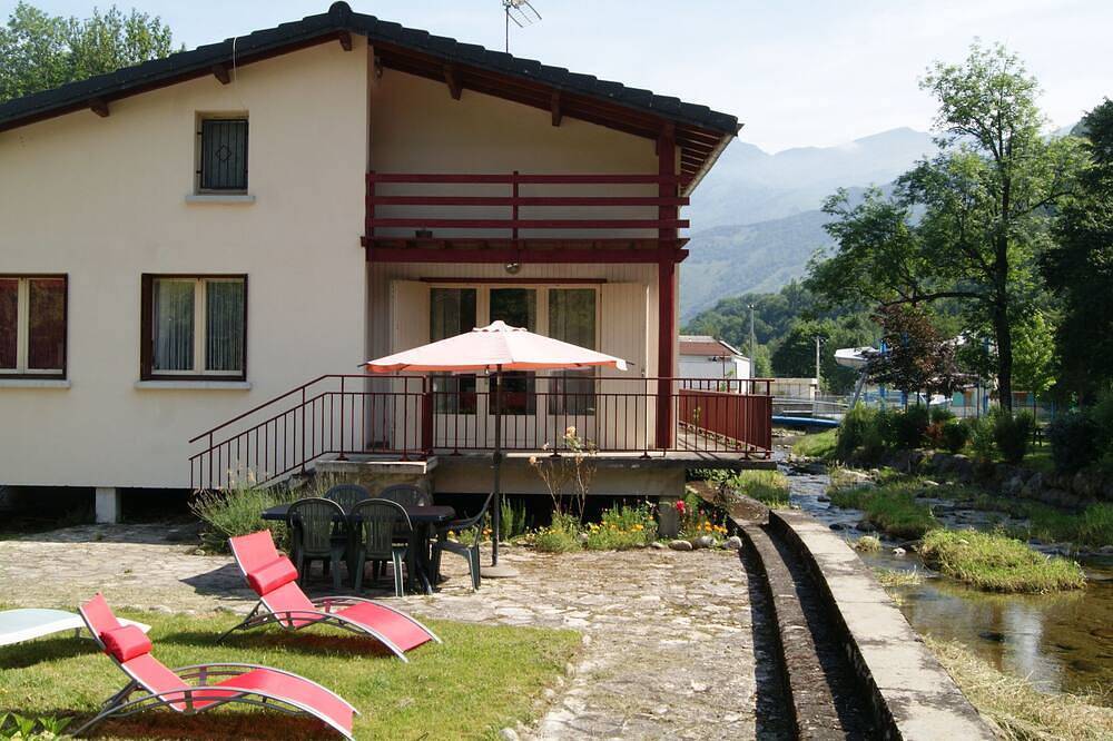 Belle maison bordant une rivière avec grand terrain (Wifi) in Aston, Pyrénées