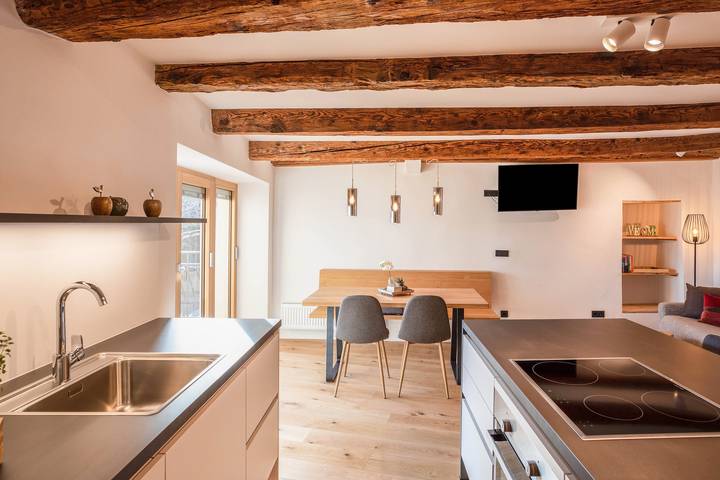 Hel lejlighed, Brantenhof Design Apartment "Pomum" with Shared Garden, Sauna, Balcony & Wi-Fi in Penon, Cortaccia sulla Strada del Vino