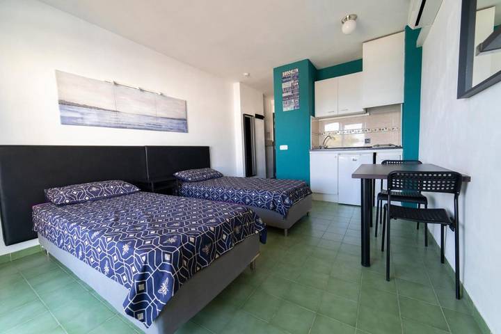 Vakantiewoning voor 2 personen, with Balkon and Terras as well as Zwembad in Magaluf