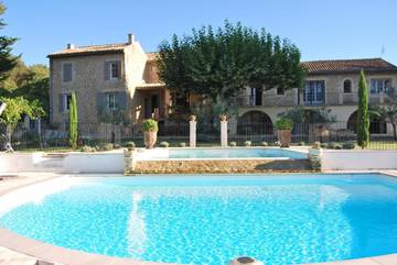 Cottage pour 3 personnes, avec vue et terrasse ainsi que piscine et jardin à Suze-la-Rousse