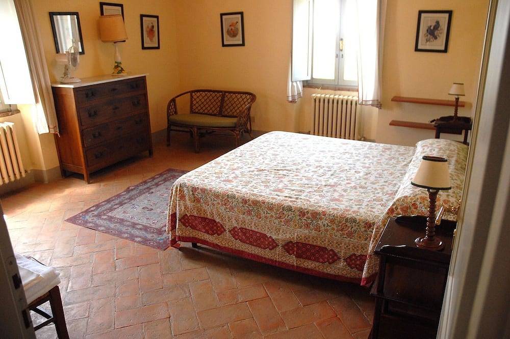 Caratteristica villa indipendente con Wifi, piscina privata, Tv, patio, vista panoramica, parcheggio in Narni, Provincia di Terni