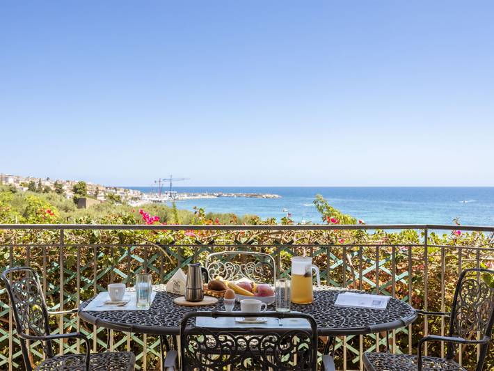 Vacation rental for 4 people, with terrace and yard in Palermo Province