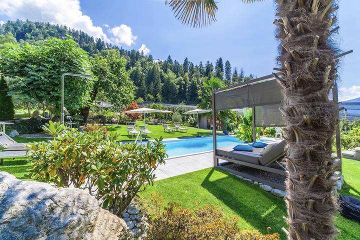 Apartamento inteiro, Apartamento "Flieder" com vista para a montanha, piscina, Wi-Fi, varanda e jardim in Saltusio, Rifiano