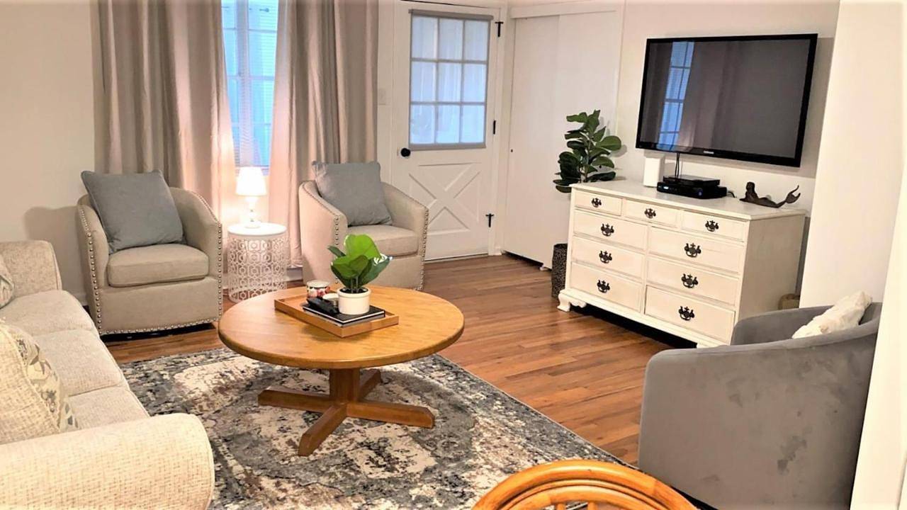 The 717 Charming Village Green Retreat in Cape May, Cape May County