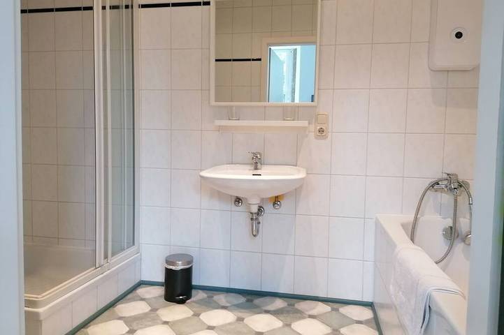 Wohnung in mittelalterlicher Burg aus dem 14. Jahrhundert am Weserradweg in Petershagen, Kreis Minden-Lübbecke