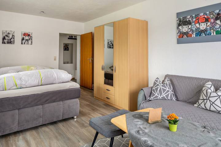 Entire apartment, Apartment 'Haus Sommerberg' with Private Terrace, Shared Garden and Wi-Fi in Waldau (Titisee-Neustadt), Titisee-Neustadt