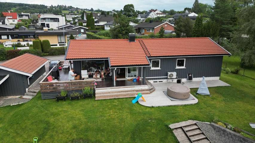 Ferienhaus für 6 Personen, mit Whirlpool und Terrasse sowie Garten