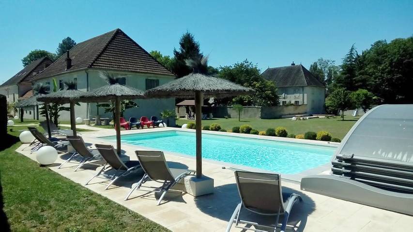 Gîte pour 2 personnes, avec Terrasse et Jardin ainsi que Piscine et Vue à Beaujeu-Saint-Vallier-Pierrejux-et-Quitteur