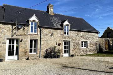 Gîte pour 4 personnes, avec jardin à Jugon-les-Lacs