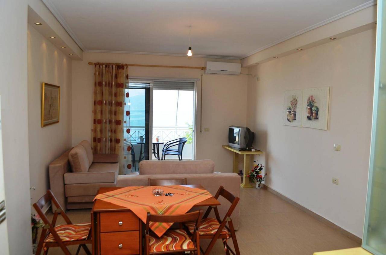 Appartement entier, Two-Bedroom Apartment with Balcony and Sea View in Saranda, Vlorë