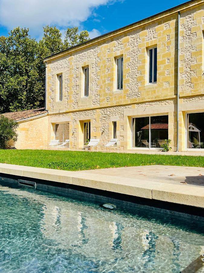 Gîte pour 3 personnes, avec terrasse et vue à Tizac-de-Curton - 3