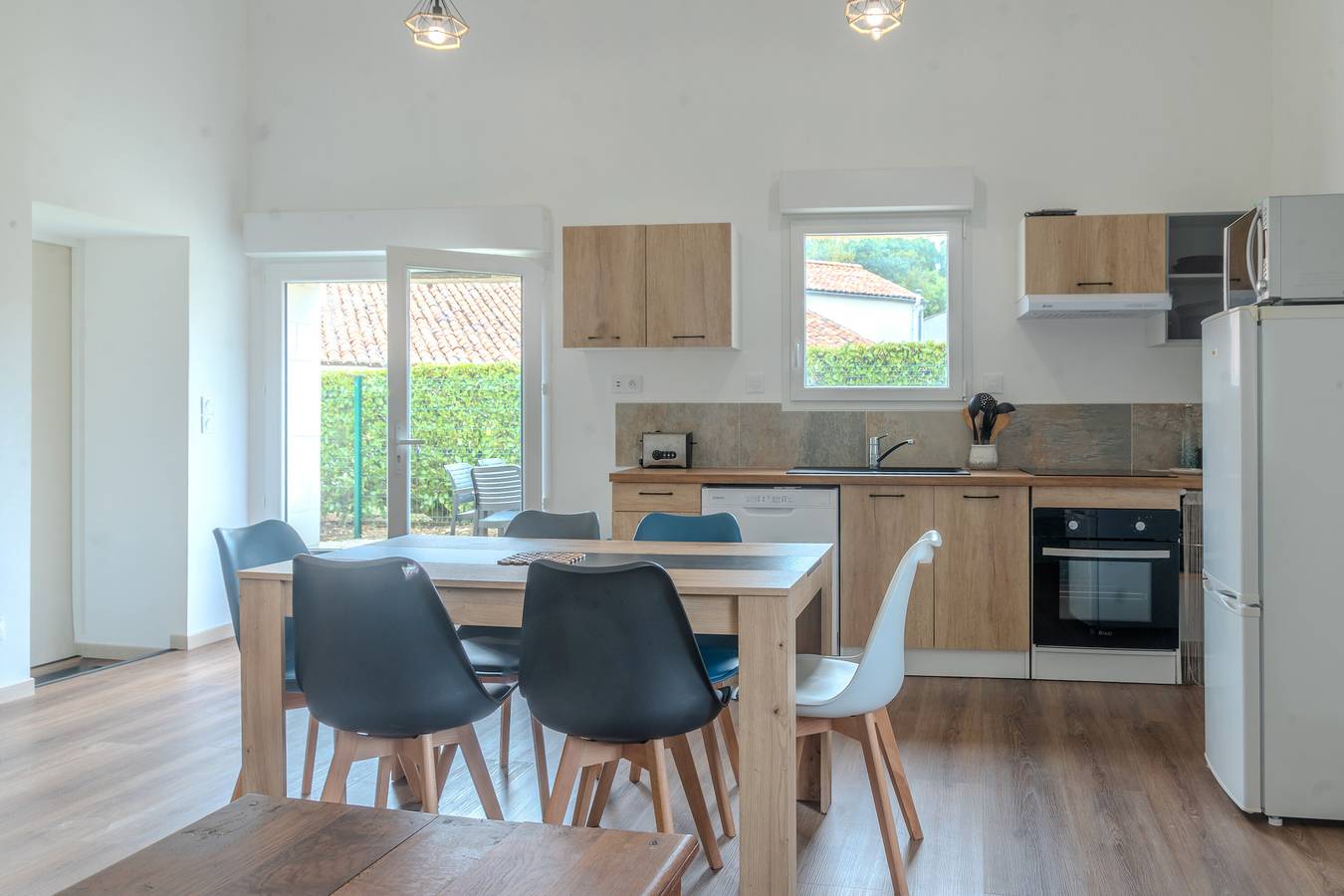 Maison de Vacances 'Berclois' avec Terrasse Privée, Wi-Fi et Climatisation in Bercloux, Région de Saint-Jean-d'Angély