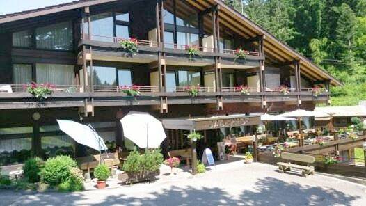 Hotel für 2 Personen, mit Balkon und Terrasse sowie Garten und Ausblick in Schömberg