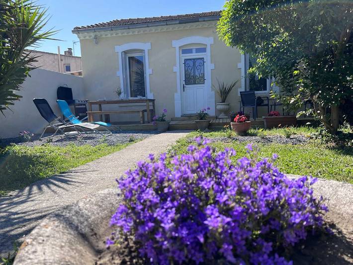 Gîte for 4 people, with Terrace and Pool in Carcassonne