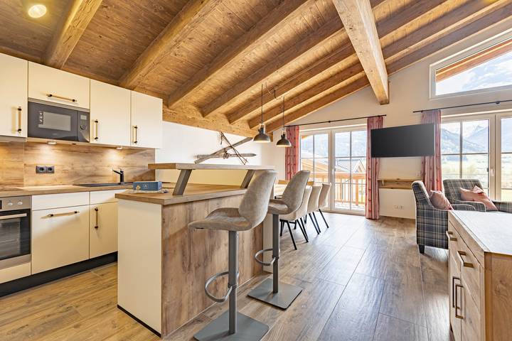 Ferienhaus für 10 Personen, mit Balkon und Terrasse sowie Sauna und Seeblick in Uttendorf