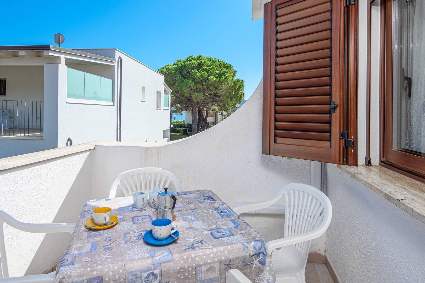 Ganze Wohnung, Ferienwohnung 'Blue House Laconia' mit Meerblick, Balkon und Klimaanlage in La Conia, Arzachena