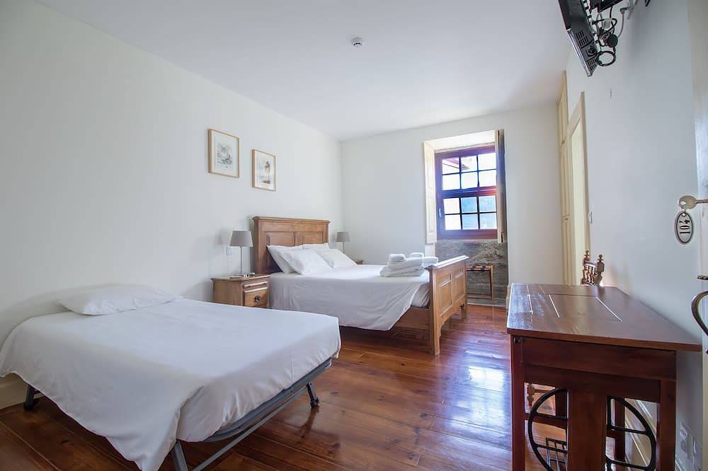 Luxus abgelegene Villa, herrliche Aussicht, Pool, Spielbereich, Spiele, Kino, große Gruppe in Serra do Marão, Baião