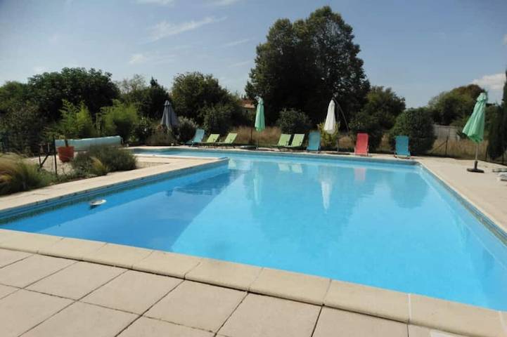Location de vacances pour 5 personnes, avec Terrasse et Jardin à Lorignac