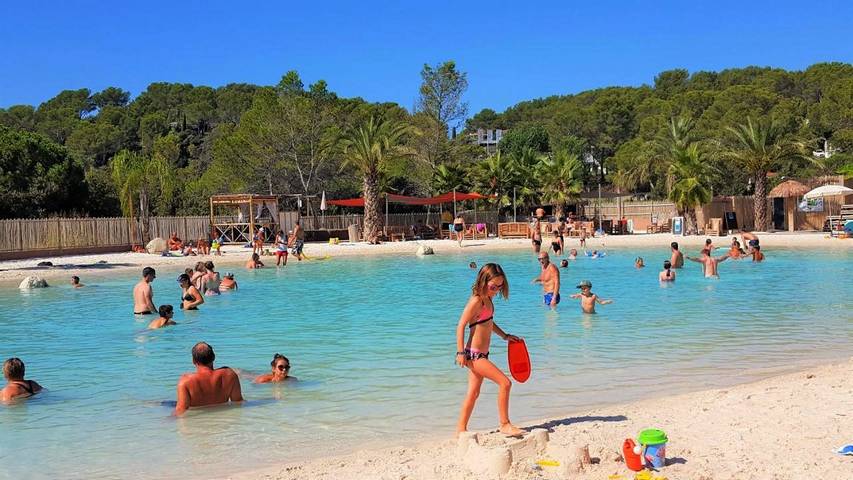 Camping pour 6 personnes, avec piscine et bassin pour enfant ainsi que vue et jardin, animaux acceptés à Fréjus - 3