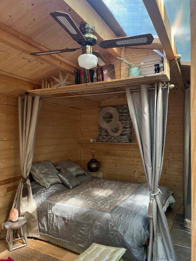 Chambre d’hôte pour 2 personnes, avec piscine et jardin ainsi que vue et terrasse