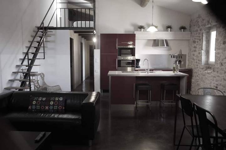 Gîte pour 8 personnes, avec piscine et terrasse