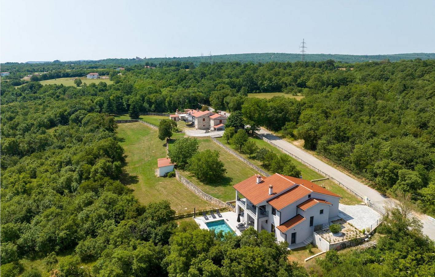 Gemütliche 150 m² große Ferienwohnung mit Pool, WLAN und Parkplatz in der Nähe von Kršan in Kršan, Ostküste Istrien