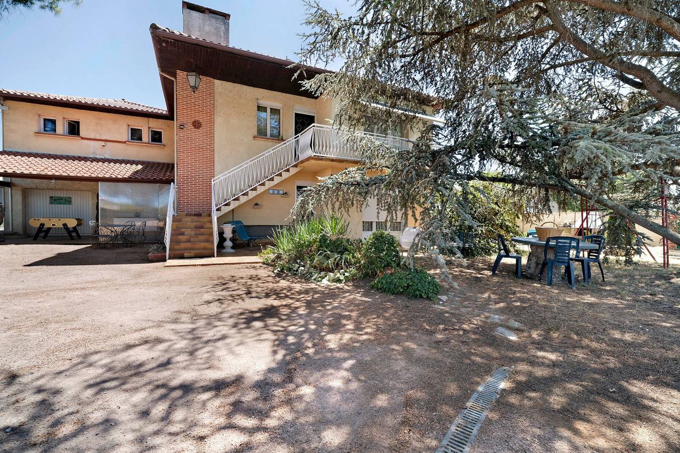 Gîte La Villa Vigneronne : maison de vacances avec piscine privée, Wi-Fi et climatisation in Castelginest, Toulouse et ses environs