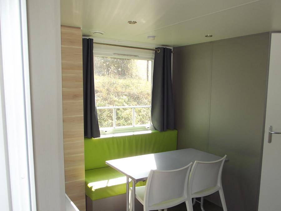 Camping Le Grand Cerf - Mobilhome 4 personnes - Confort 4p (27m²) avec terrasse couverte, 2 chambres, climatisé in Le Grand-Serre, Région de Valence