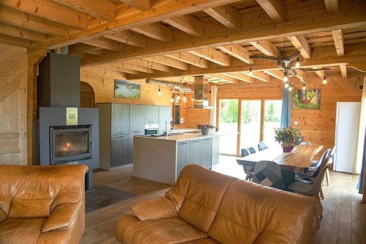 Gîte pour 14 personnes avec terrasse in Charcier, Jura Francais