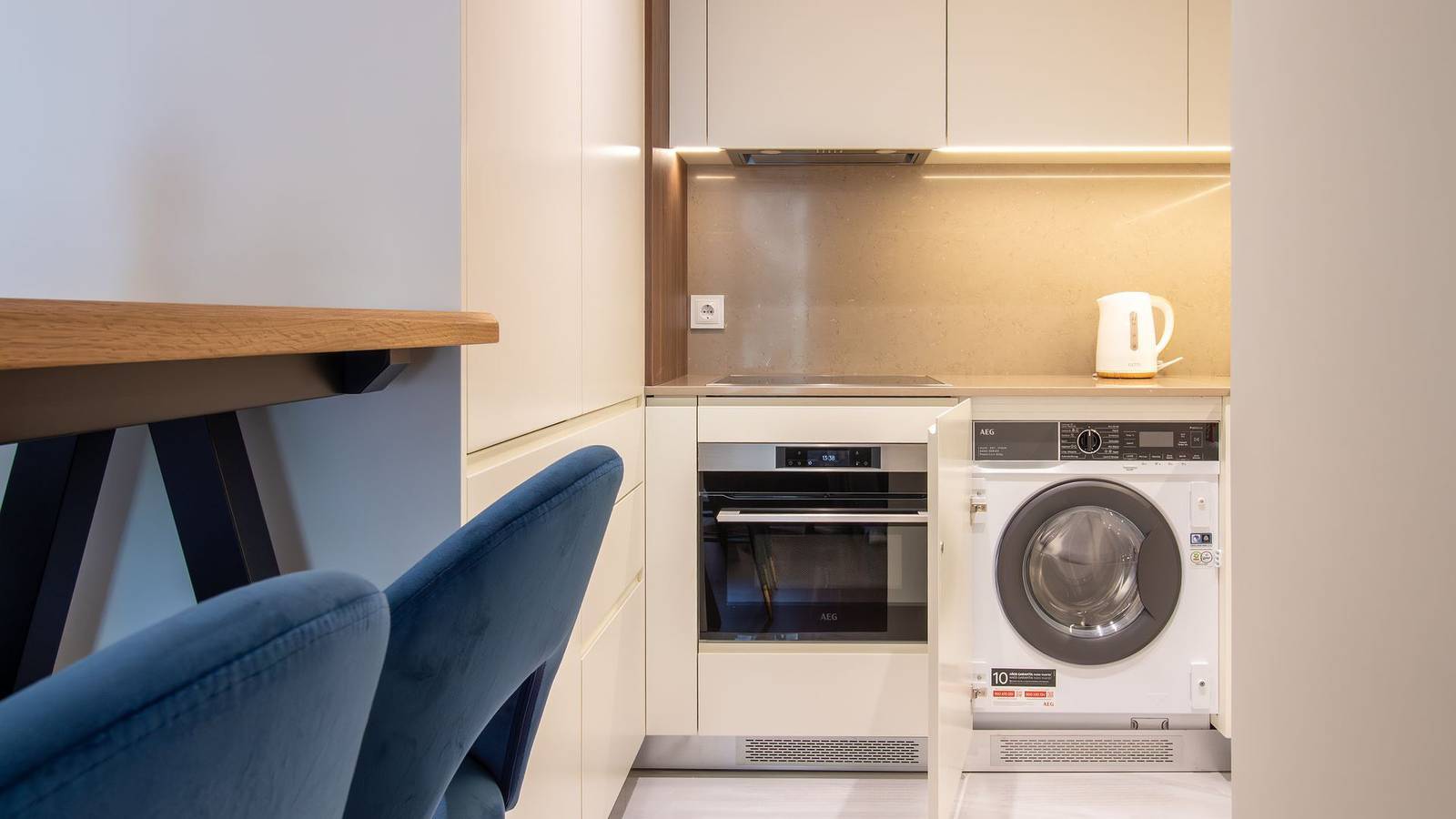 Central Gaia 1Br Flat w/ Balcony by Lovelystay, foto 7