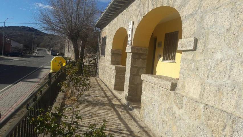 Casa rural para 5 personas, con jardín además de vistas y terraza en Valle del Alberche