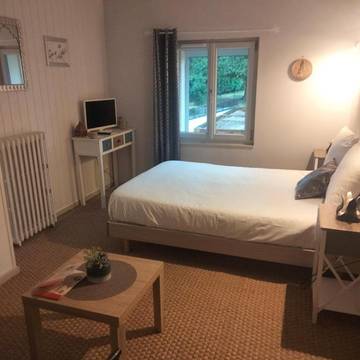 Chambre d’hôte pour 2 personnes, avec terrasse et jardin, animaux acceptés dans Mont-sous-Vaudrey
