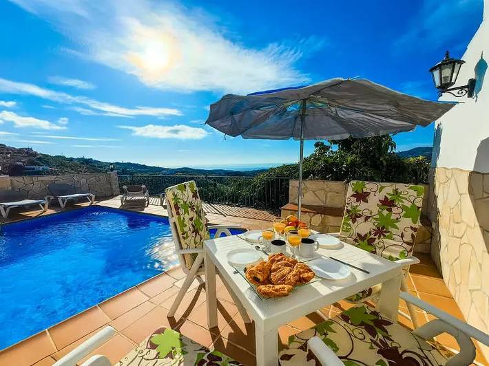 Bungalow für 4 Personen, mit Terrasse und Pool in Andalusien
