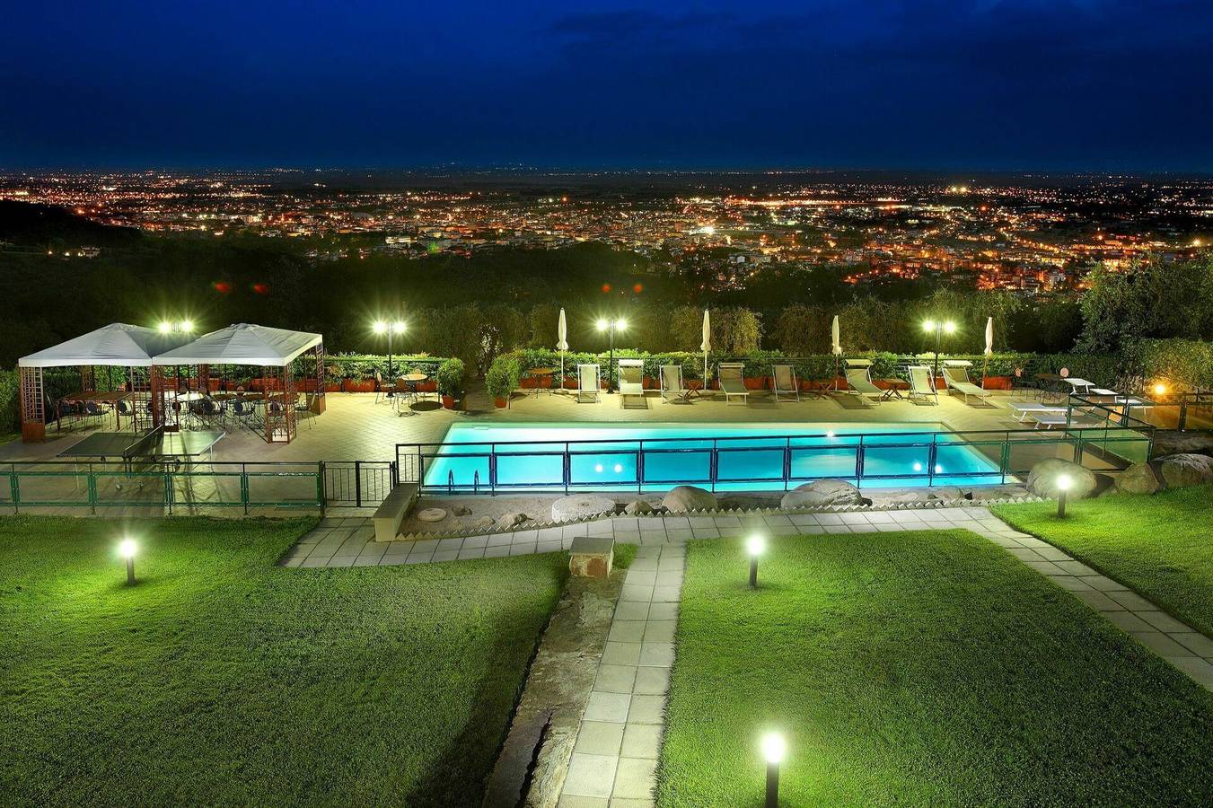 Villa voor 24 personen met zwembad in Montecatini Terme, Provincie Pistoia