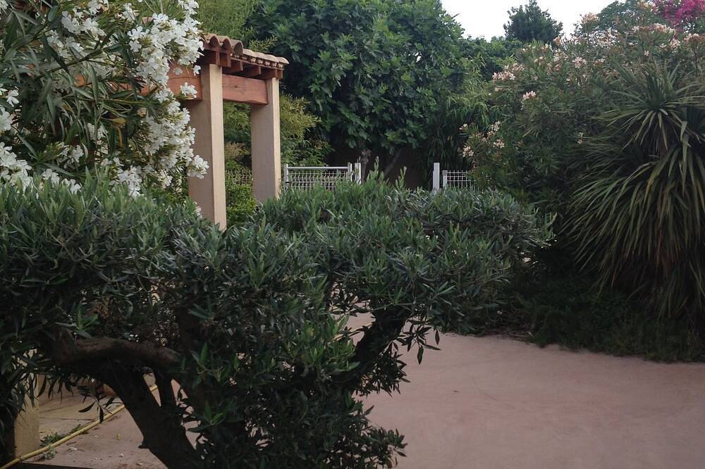 Ganze Wohnung, Apartment in very quiet villa in the heart of the village in Fabrègues, Mittelmeerküste (Frankreich)