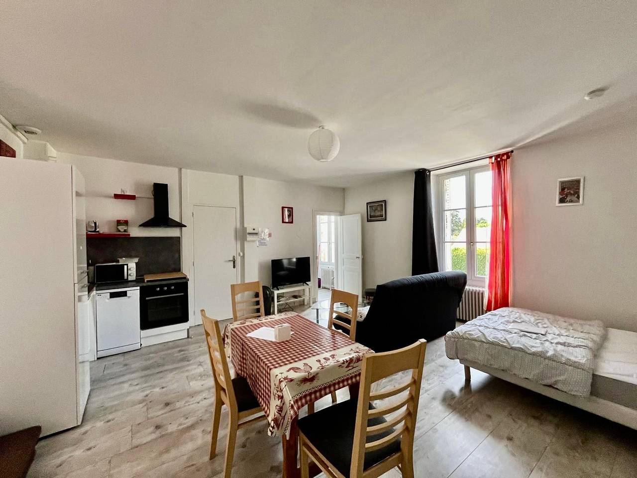 Ganze Wohnung, Appartement proche des Thermes avec Wifi, Parking gratuit, et équipements modernes in La Roche-Posay, Vienne
