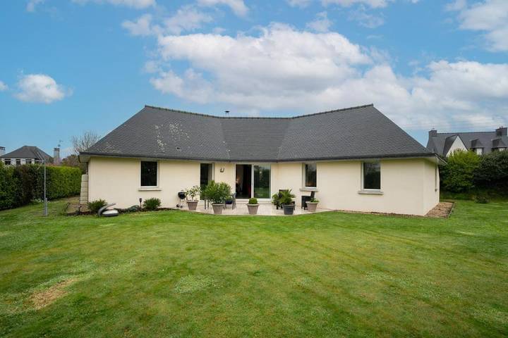 Location de vacances pour 7 personnes, avec terrasse et jardin à Langoat - 2