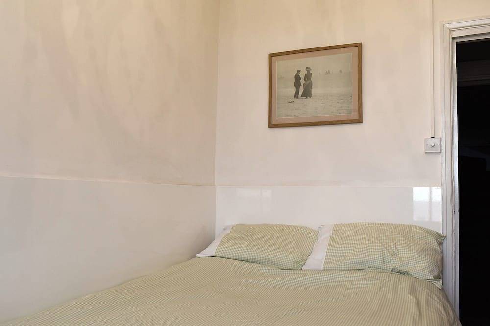 Flat 3 Sea View in Lowestoft, Sunrise Coast