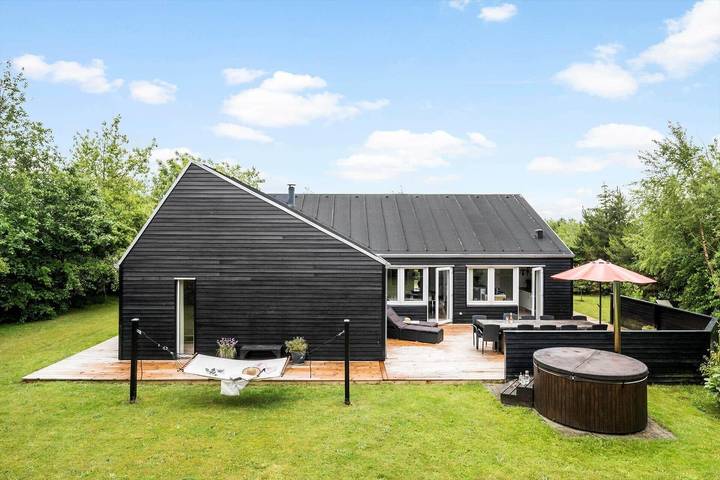 Ferienhaus für 10 Personen, mit Garten und Whirlpool sowie Terrasse und Sauna, mit Haustier in Tranum Strand