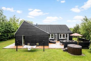 Ferienhaus für 10 Personen, mit Sauna und Terrasse sowie Garten und Whirlpool, mit Haustier in Tranum Strand