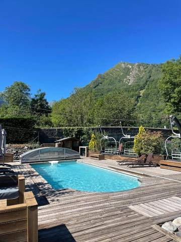 Hôtel pour 3 personnes, avec terrasse et piscine à Vignec