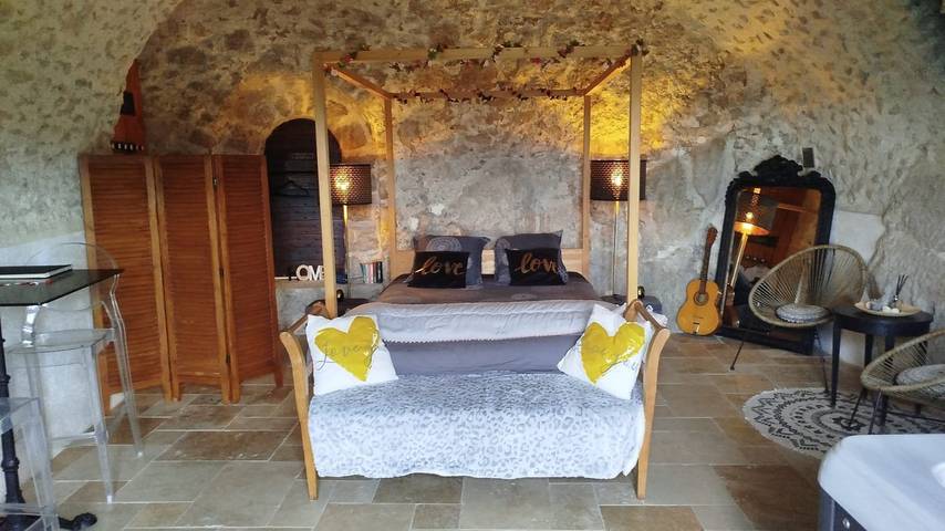 Chambre d’hôte pour 2 personnes, avec piscine ainsi que vue sur le lac et terrasse dans les Alpes maritimes - 3