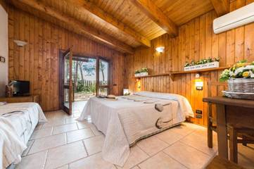 Gîte pour 2 personnes, avec piscine ainsi que jardin et vue à Taranto