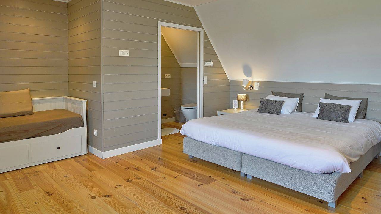 Geheel vakantieappartement, Vakantieappartement voor 24 personen met terras in Diksmuide, West-Vlaanderen