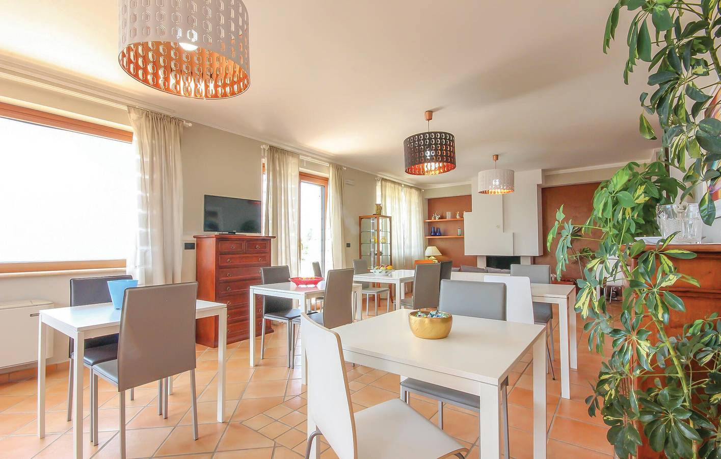 Gemütliches Apartment mit Meerblick, Pool und Garten, 1,5 km vom Strand entfernt in Cilento