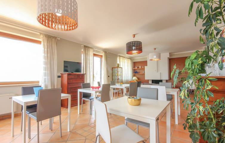 Acogedor apartamento con vistas al mar, piscina y jardín, a 1,5 km de la playa in Agropoli, Cilento Coast