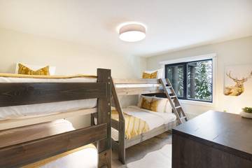 Villa for 11 Guests in Whistler, British Columbia, Picture 3