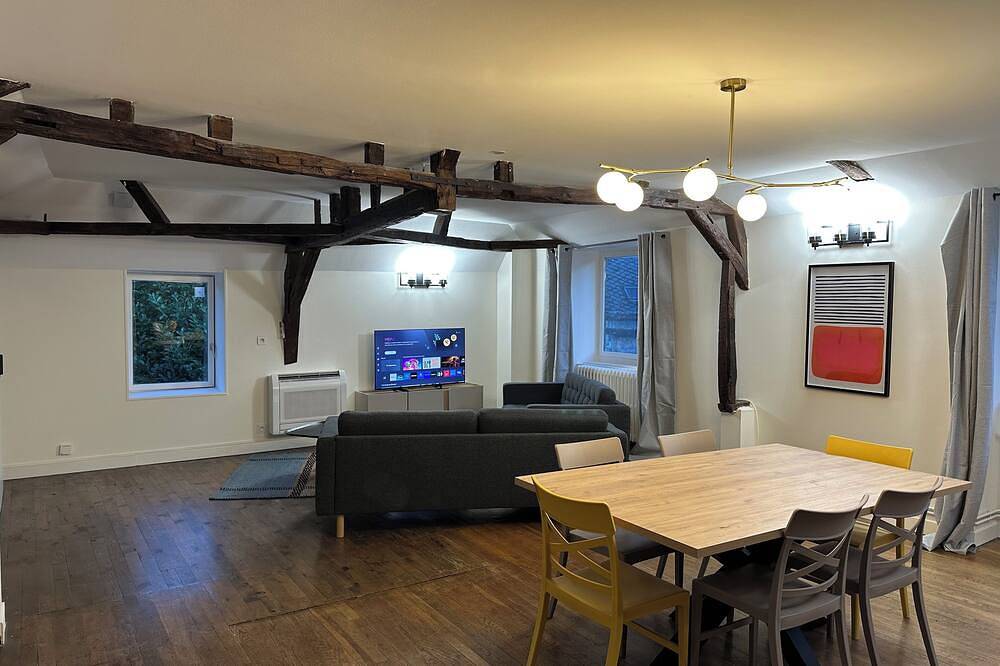Entire apartment, Between les Marais and Cathedral in Bourges, Bourges region