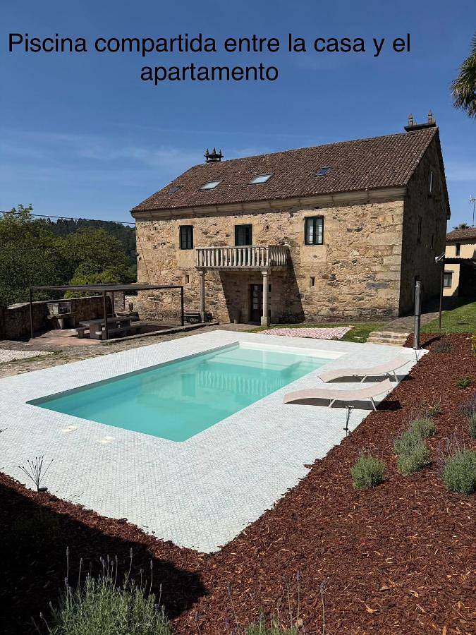 Casa rural para 16 personas, con jardín además de vistas y piscina, Se admiten mascotas en Provincia de Pontevedra - 2